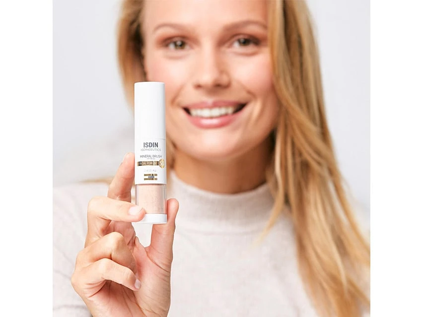 ISDIN Isdinceutics Mineral Brush With Zinc Oxide 2 ISDIN Isdinceutics Mineral Brush With Zinc Oxide - Image 2