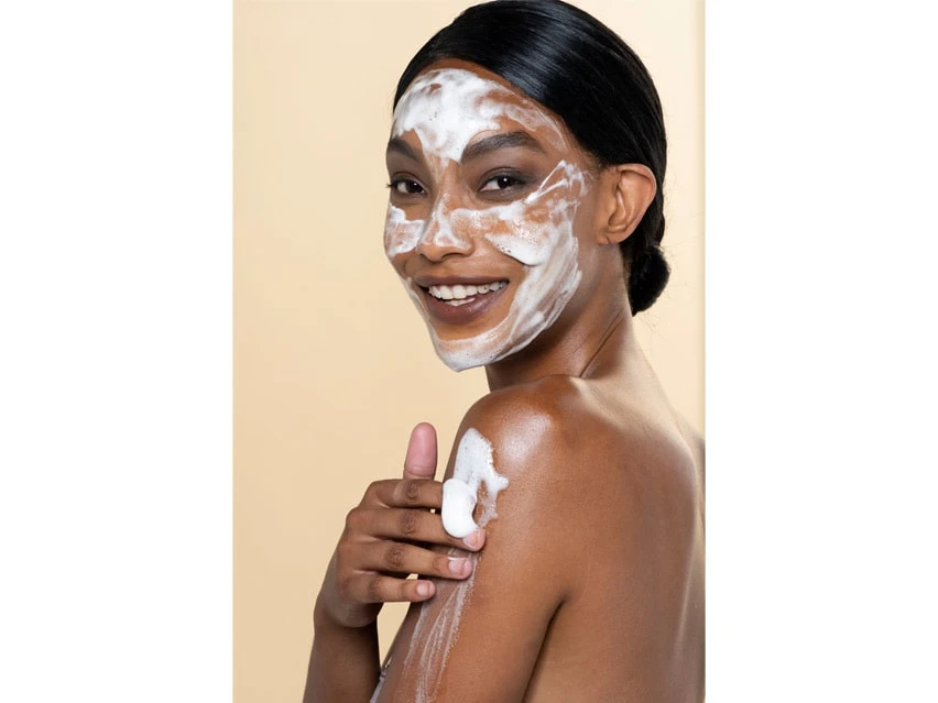 Makari Exclusive Exfoliating Soap 3 Makari Exclusive Exfoliating Soap - Image 3